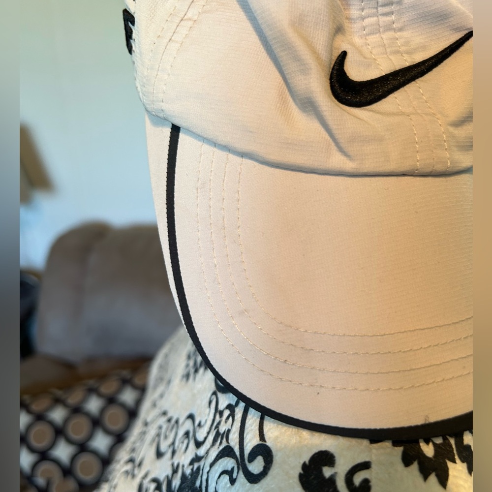 Nike hat - Picture 2 of 7
